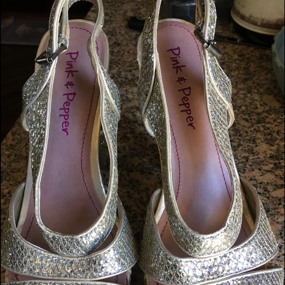 Pink & Pepper 5 Inch Gold Platforms - Picture 3 of 8